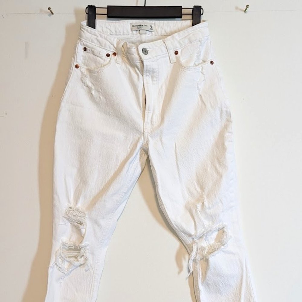 Pre-loved Abercrombie and Fitch  Women The Skinny High Rise White Denim Size 27